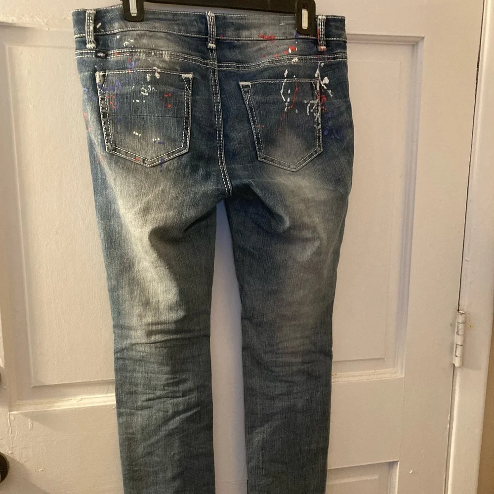 Almost Famous Red/white paint-splattered, distressed light blue jeans - Picture 5 of 10